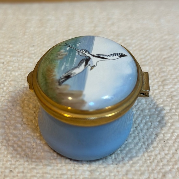 Staffordshire Enamel Box, Bermuda Longtail in Flight - Picture 7 of 7